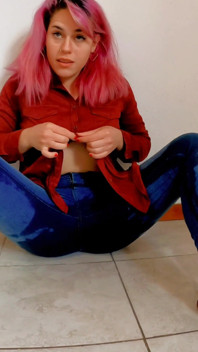 Pișare și pișare pe corpul meu și pantaloni