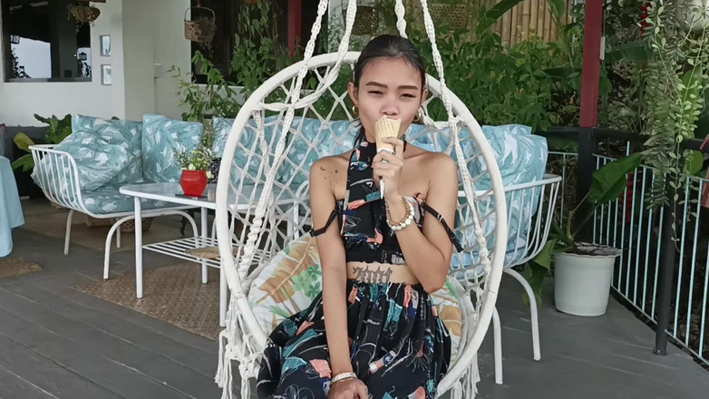 MaikaMann: Mijn oude stiefbroer probeert ijsje van de kont van mijn...