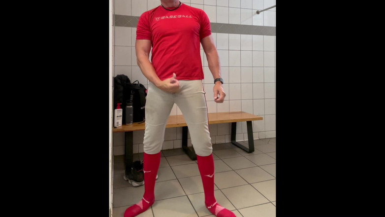 JockDad87: 野球用具を着たJockdad87とロッカールームでアルファを楽しむ