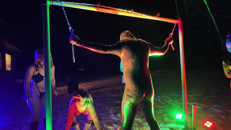 Domina Dark: Snowball zábava