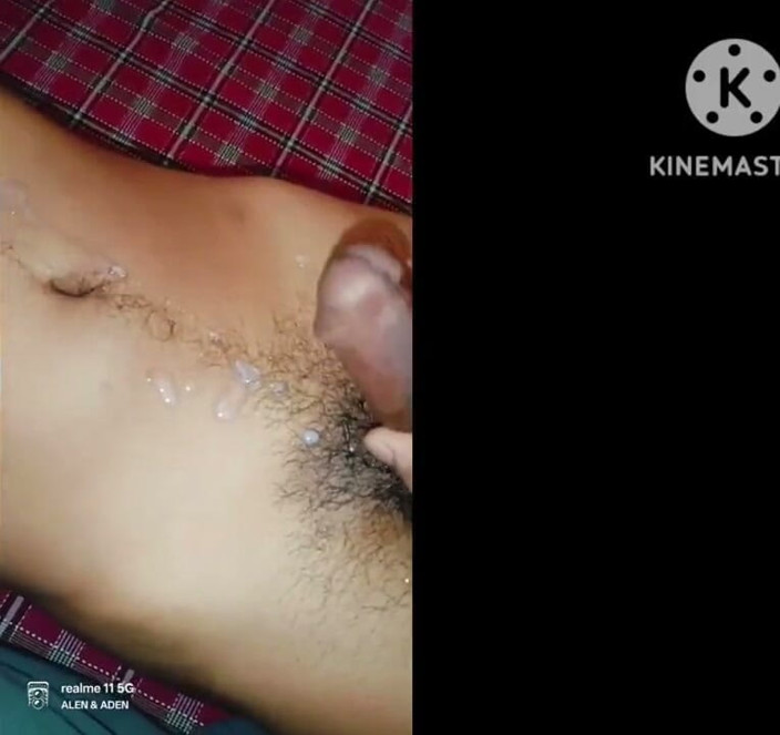 Alennaden: Stepbrother Helping Hand in Heavy Cumshot