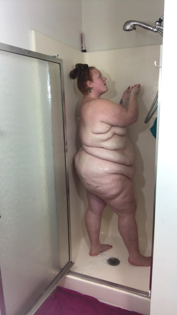 Julie Ginger: Doccia a tutto corpo