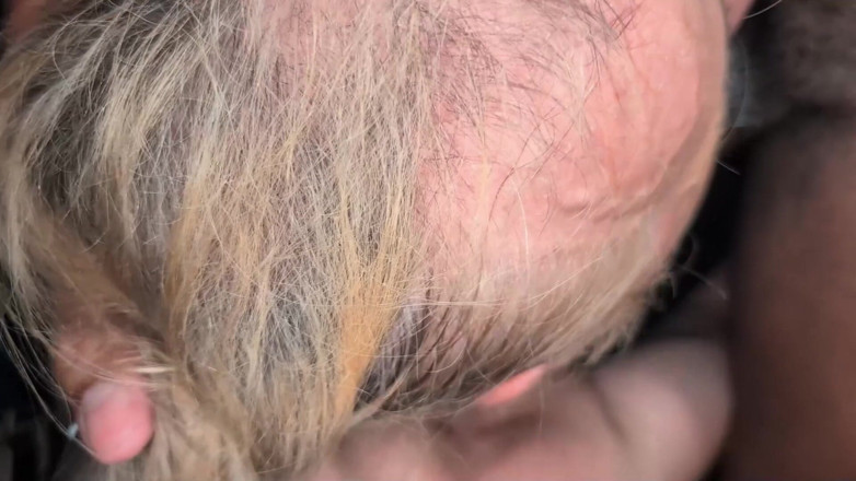 Trans and Co: Deze Marokkaanse trans MILF laat haar grote sletkont geneukt