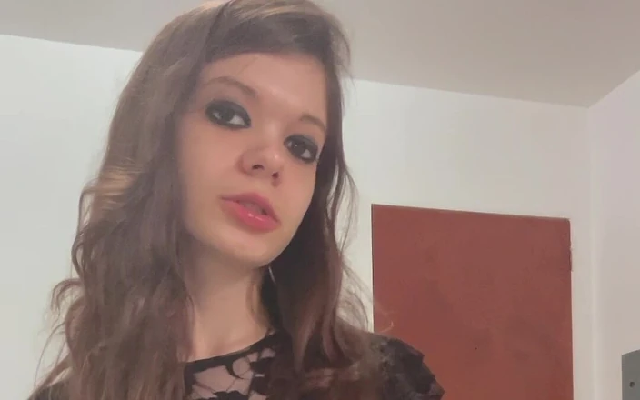 Dolls Cult: Este foarte frumos să simți plăcere în timp ce mă masturbez în...