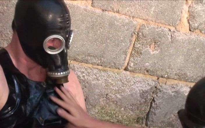 GerMen: Немецкие фетиш-каучуковые мужчины в грубом анальном фистинге
