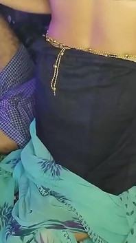 性感的婴儿吸吮前戏她的继父的热乳头小阴户被舔