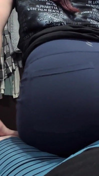 요가 레깅스를 입은 PAWG Lap 댄스