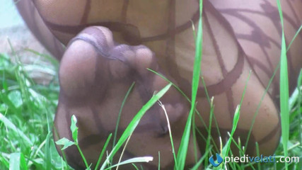 Foot Fetish HD: Marlene, sexy blonde babe teases everyone with her feet