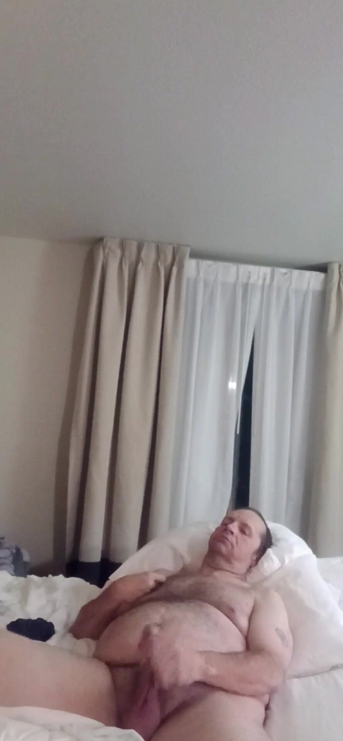 MAGLIGHTGIRL69: Él acaricia y habla sucio hasta que ella no puede...