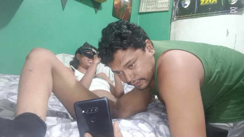 Sofixxx: Mengisap Vagina Teman Saya Saat Sedang Telepon Bersama Pacar