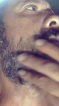 Fumeur, jockstrap, fétichisme des pieds