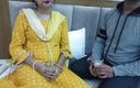 Horny couple 149: Ibu tiri teman desi India bersenang-senang sambil meraba memek putihnya