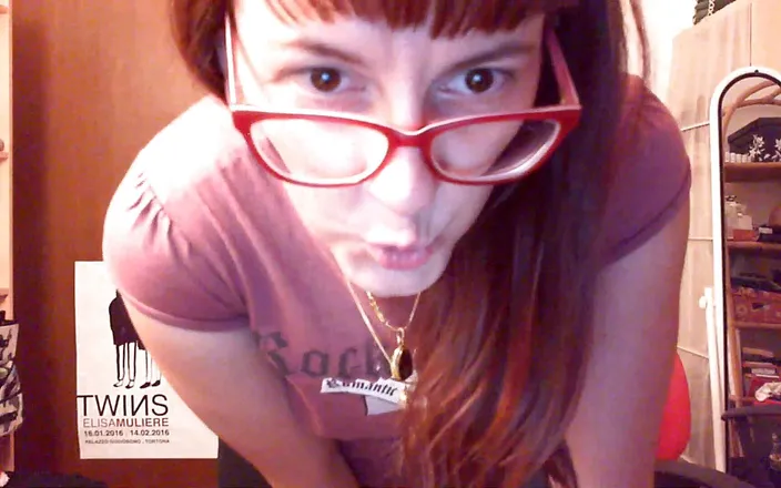 Nicoletta Embassi: Hardcore pee for you