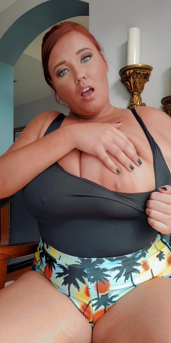 Annabelle Rogers: No Bra Day