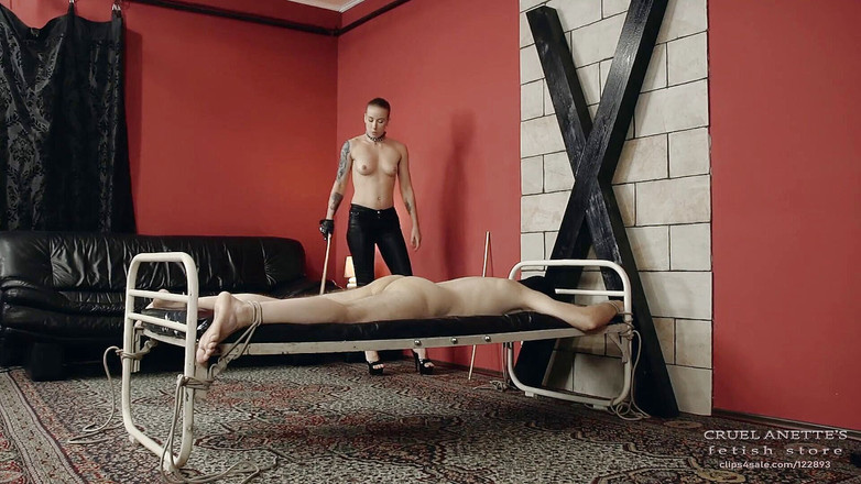 Cruel Anettes fetish world: Cambukan tebal