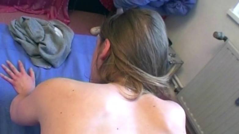German bitch hunter: Blondynka rozprzestrzenia mokrą cipkę podczas ostrego seksu