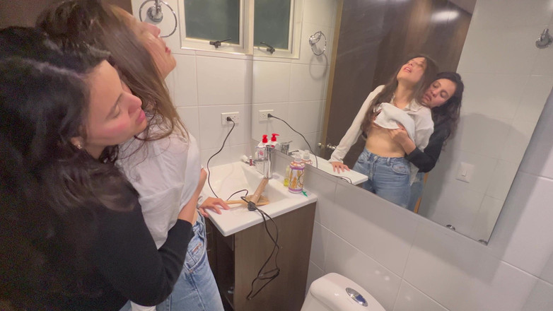 scarlettandc: La mia truccatrice mi invita a fare cose calde