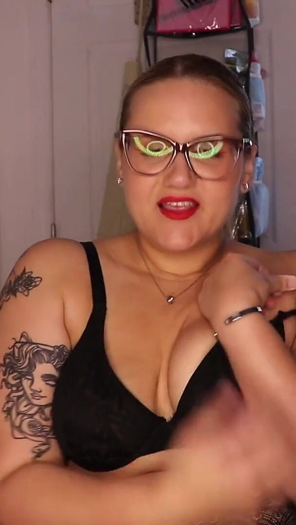 Valentina Lunarae: 欲求不満なルナ・ラブが特別なメッセージを送る