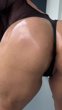 Grueso culo latina milf puta engaña a marido con bbc