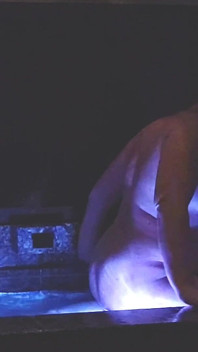 Romantický výroční sex na venkovním balkóně v lázních japonské love hotel Penthouse v Tokiu