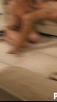 Sarışın porno yıldızı Goldie Coxxx bikinili sert sikişiyor