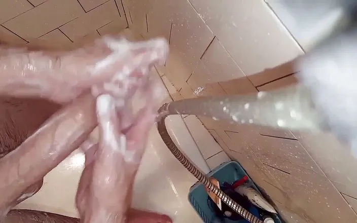 WhiteboiF: Playing and Washing My Dick in the Shower
