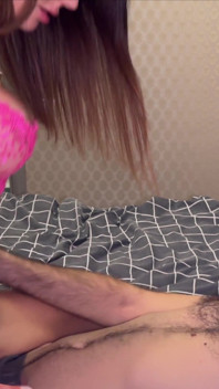 Bortskämd svägerska Rider svåger: Intensiv torr puckel & orgasm
