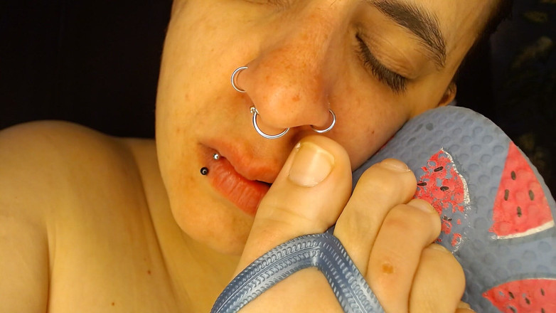 Abby Anna: 후장 페티쉬 냄새를 맡는 발정난 플립플롭