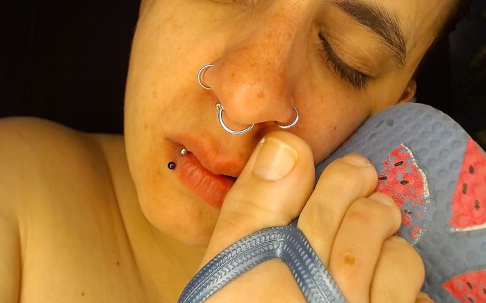 Abby Anna: Farting Flip Flops Toe Smelling Fart Fetish