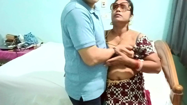 Popmini: 印度办公室老板与女经理的浪漫热辣性爱