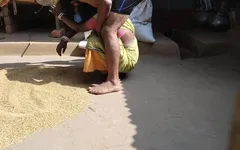 Bhabhi Ko Kam Karte Hue Choda 69 Position Me