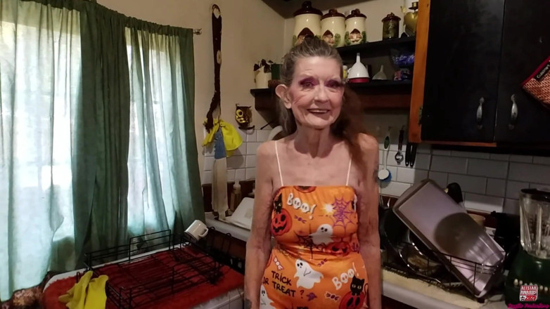 Sexy Sandra N Sir Christopher: Sumisa abuelita puta mama y abuelita fantasía en solo