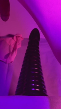 12 cm brede anale piramideplug volledig verborgen in mijn kontgaatje