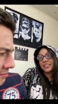 Diosa Kiffa en chica nerd domina chico popular