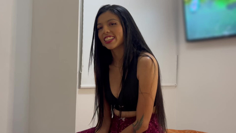 Fkn studio: スワサンは継父からのお願いを望んでいますが、彼女はその代償を払う気があるのでしょうか?