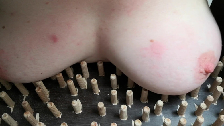Bouncy Tits Action: Mésanges, machine à punir