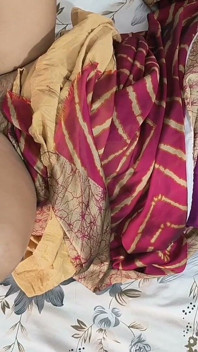 Tante seksi india lagi asik nyepong kontol dan dientot habis-habisan kayak pelacur