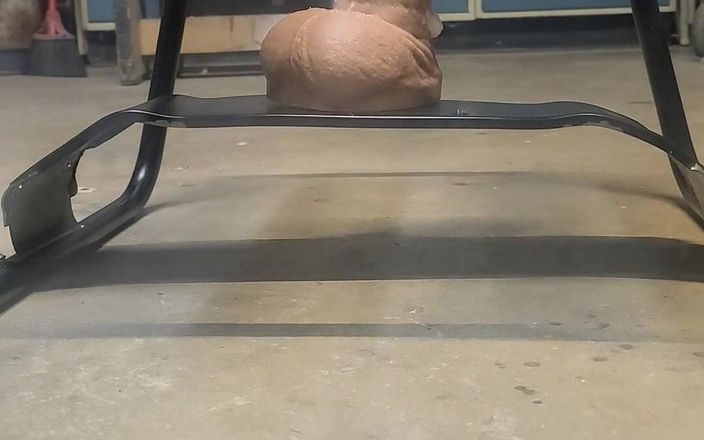 Lb13702: Stora hankeys dildo på den hoppande sexstolen