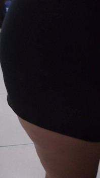 ถ่ายคลิปแม่เลี้ยงตอนทำความสะอาดบ้าน ยั่วเธอจนทนไม่ไหวแล้วเย็ดเธอเลย