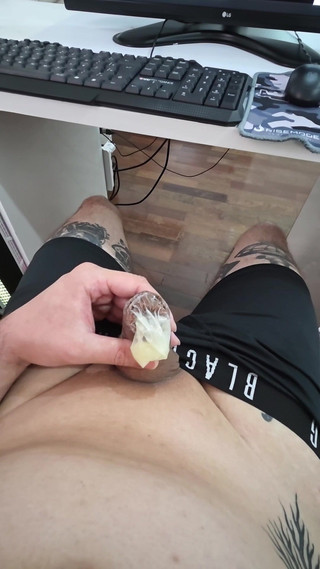 Lkdick8: Tôi đổ đầy sữa vào bao cao su