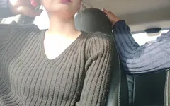 कार में दोस्त के लिए कुत्ते शैली में हाथों से चुदाई जोखिम भरा सेक्स, Hornycouple149