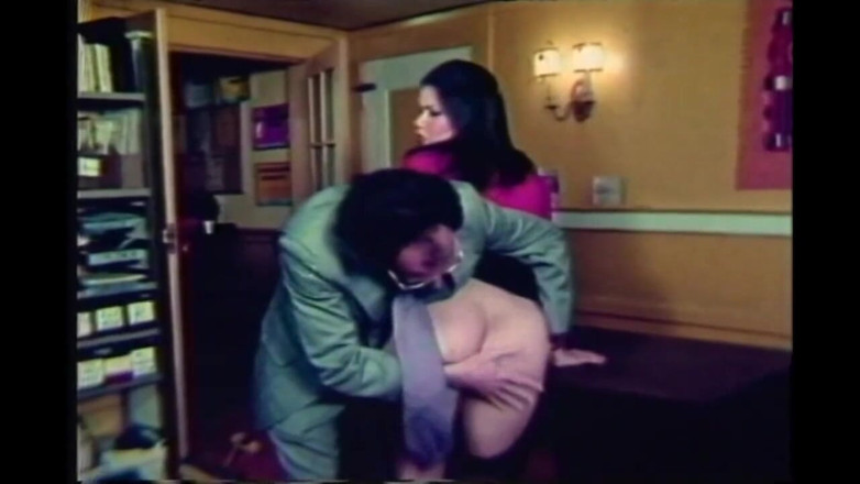 Vintage Usa: Nasty Tricks dla vintage dziwki Nagle cummed (pełny film)