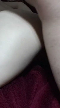 나는 작은 을 깨웠고 내 의붓오빠가 내가 저온 살균으로 그에게 온 자지에 나를 구걸 중지 발견