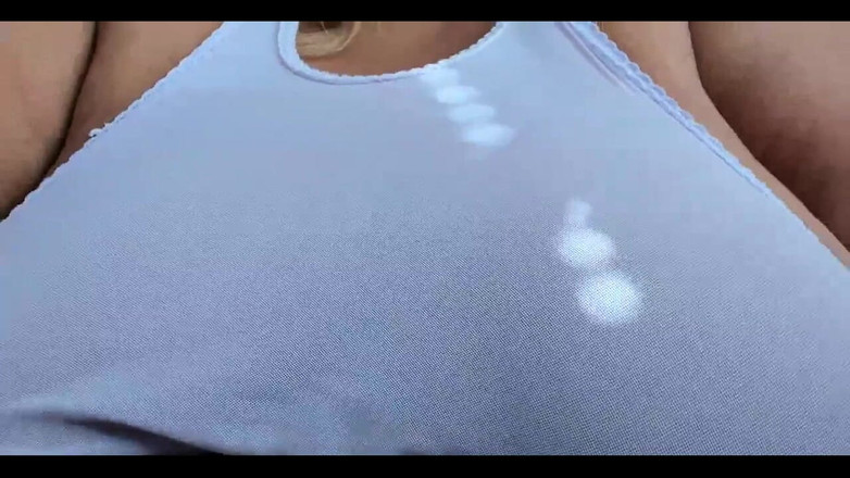 Josie4yourpleasure: Proud mých prsou a masturbace