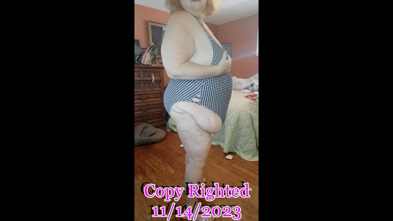 BBW nurse Vicki adventures with friends: 淫荡熟女护士vicki试穿新衣服 第2部分