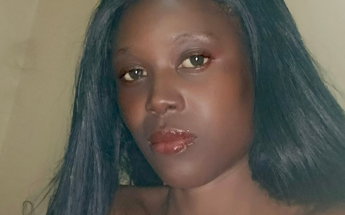 Briita: Ebony Šuká S Banánem.