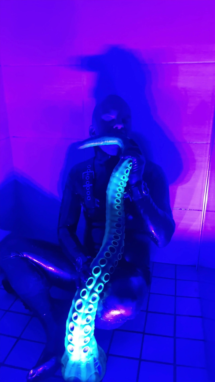 Athos: Full Rubber Shower Session