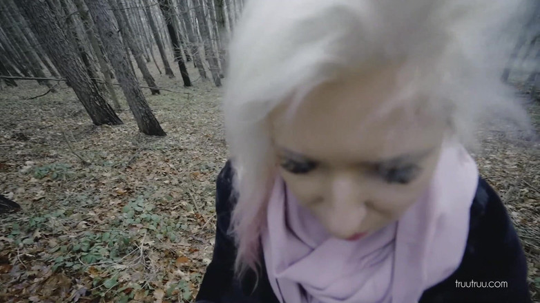 Kate Truu: Rischiosa scopata in pubblico a piedi con un ragazzo a...