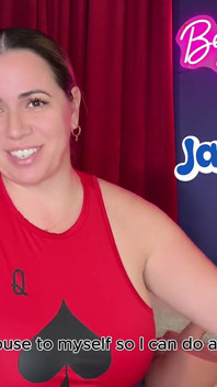 La miLF latina fa un deep-throat e creme sul dildo realistico