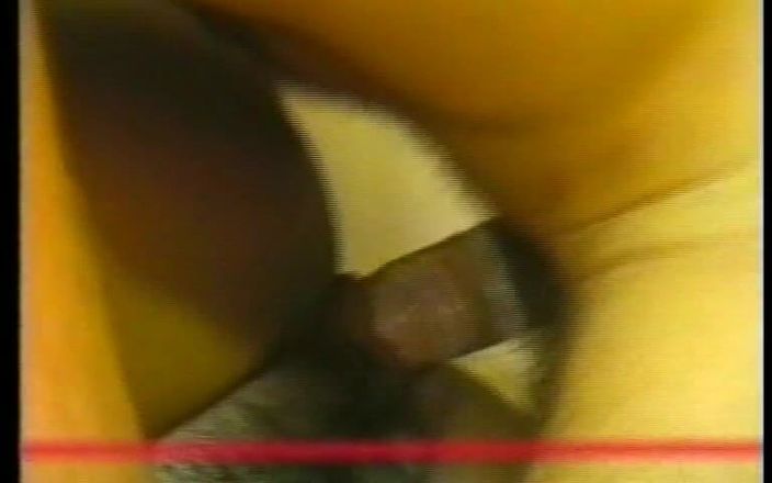 90's Italian Amateur: Skandální porno video exhibicionistické italské sexy manželky # 2